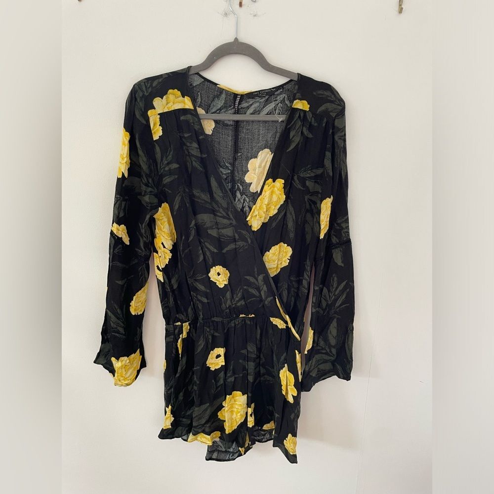 Knot Sisters Crawford Romper size large NWOT